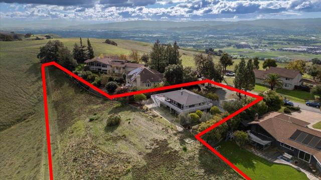 16280 Oak Canyon Drive, Morgan Hill CA: https://media.crmls.org/mediaz/da33082f-8a4e-4b4c-9453-134543b7b162.jpg