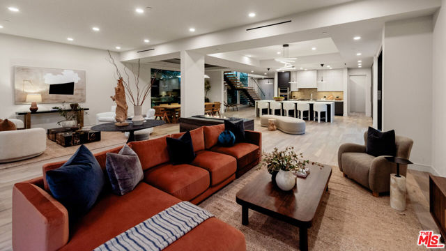 Drew Fenton | 505 Barrington Avenue Los Angeles CA | MLS: 7255319
