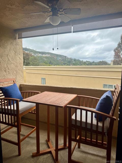 2420 Torrey Pines Rd, La Jolla CA: https://media.crmls.org/mediaz/da33a33b-2b0a-4199-97d9-123d35397e21.jpg