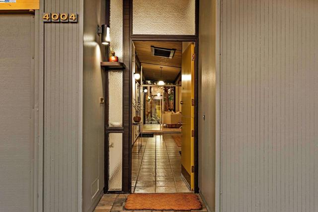 4004 Salem St, Concord CA: https://media.crmls.org/mediaz/da33defc-9425-4279-a46a-c06fdd3ce666.jpg