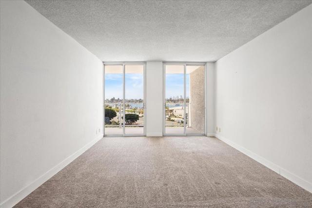 1820 Avenida Del Mundo, Coronado CA: https://media.crmls.org/mediaz/da33eada-8546-41ec-9b91-cde8dc6e77b2.jpg