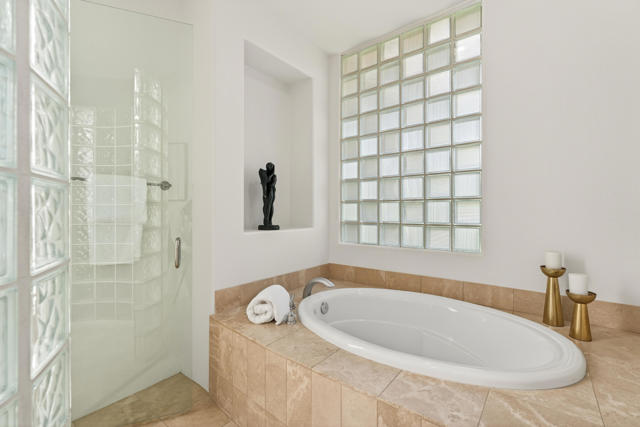 79900 De Sol A Sol, La Quinta CA: https://media.crmls.org/mediaz/da34377c-94bb-489d-8383-34627973dcb8.jpg