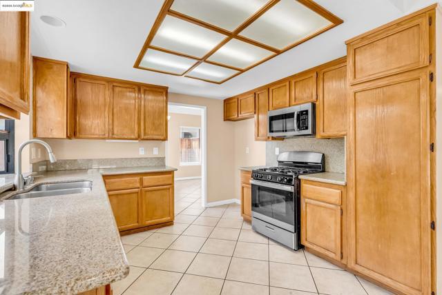 4820 RIDGEVIEW DRIVE, Antioch CA: https://media.crmls.org/mediaz/da3558c0-1bae-467c-800b-0ef6d055c489.jpg