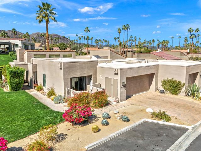 48835 Mescal Lane, Palm Desert CA: https://media.crmls.org/mediaz/da358999-3684-4bb1-b833-e96df3219eb4.jpg