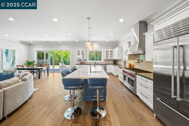100 Alderwood Rd, Walnut Creek CA: https://media.crmls.org/mediaz/da361341-c001-45c2-bdd6-919ff4d3f8a4.jpg