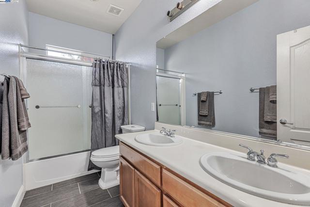 799 Ellerbrook St, Mountain House CA: https://media.crmls.org/mediaz/da3621f0-d1e7-42e5-9780-216b64e754f5.jpg