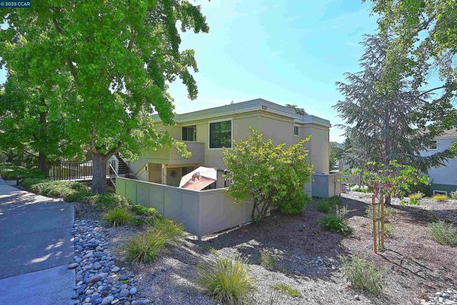 1316 Rockledge Ln, Walnut Creek CA: https://media.crmls.org/mediaz/da362d77-19a6-49ba-9c42-8d66af7d0927.jpg