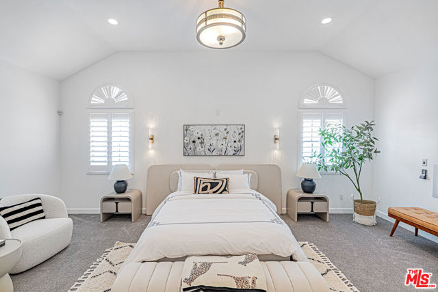 10611 Ashton Avenue, Los Angeles CA: https://media.crmls.org/mediaz/da362ebe-5081-486b-8900-38696b232972.jpg