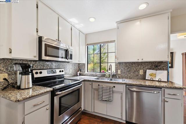 2587 Chablis Way, Livermore CA: https://media.crmls.org/mediaz/da367b00-4f7d-499b-8008-7c95717d6c09.jpg