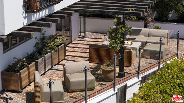 791 Nyes Place, Laguna Beach CA: https://media.crmls.org/mediaz/da3685c2-1b68-4d52-a769-4ca91bf05a5d.jpg