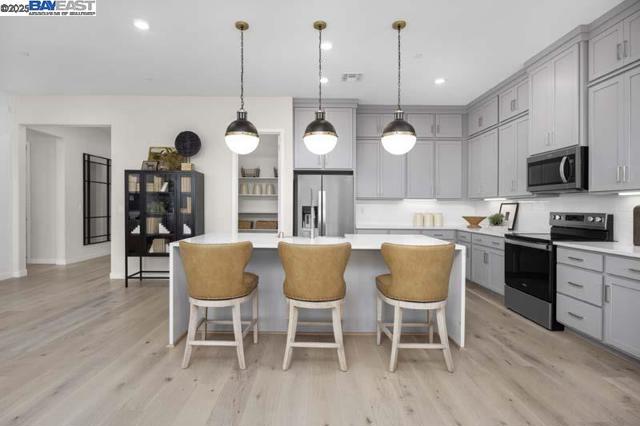 527 E Fiorino Street, Mountain House CA: https://media.crmls.org/mediaz/da36d916-d5c7-43b2-b12a-844128e65586.jpg