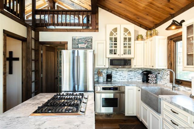 664 Butte Ave, Big Bear CA: https://media.crmls.org/mediaz/da3728ca-62ca-4978-9419-8cb4916edf62.jpg