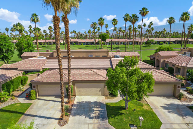 76237 Impatiens Circle, Palm Desert CA: https://media.crmls.org/mediaz/da37410b-787b-4dd3-86d8-2e6464f52fda.jpg