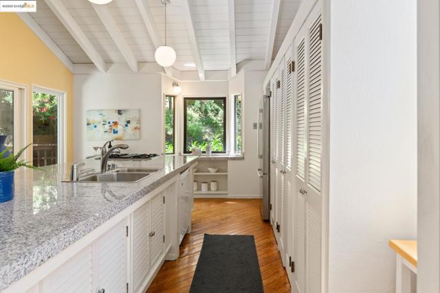 6766 Armour Dr, Oakland CA: https://media.crmls.org/mediaz/da375ef3-0d75-4f45-a5d2-af72e7b715b2.jpg