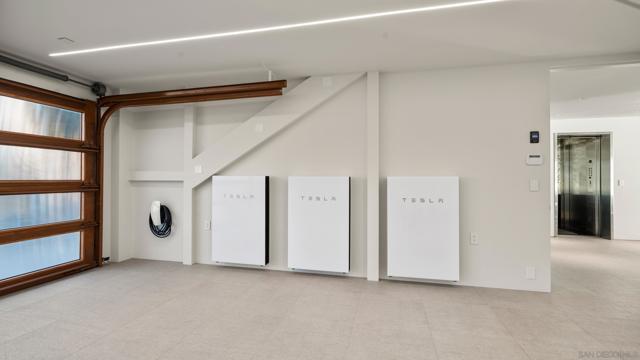 1230 Neptune Ave, Encinitas CA: https://media.crmls.org/mediaz/da37733d-5534-4f2b-8254-c6350fda342c.jpg