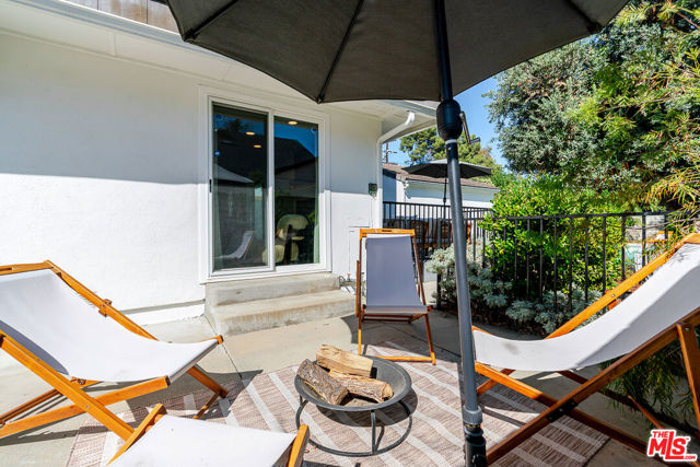 5056 Greenbush Avenue, Sherman Oaks CA: https://media.crmls.org/mediaz/da37899e-38d0-4a67-a271-2e535cb188ab.jpg