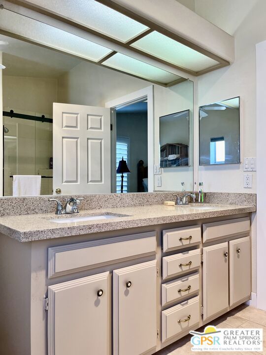 38153 Noble Canyon Drive, Palm Desert CA: https://media.crmls.org/mediaz/da381b5a-656d-4773-9791-dca3f19ac249.jpg