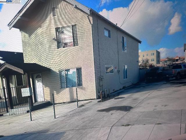 1317 Chanslor Ave, Richmond CA: https://media.crmls.org/mediaz/da38b5eb-5e36-432b-977f-7fe1791d5959.jpg