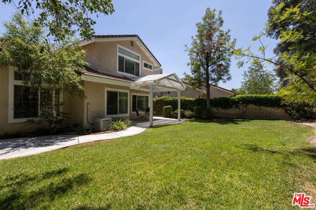 27050 Riversbridge Way, Valencia CA: https://media.crmls.org/mediaz/da393eed-22d2-479e-bff8-259104800e83.jpg
