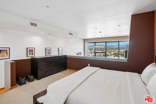 1100 Wilshire Boulevard, 2105 photo 17