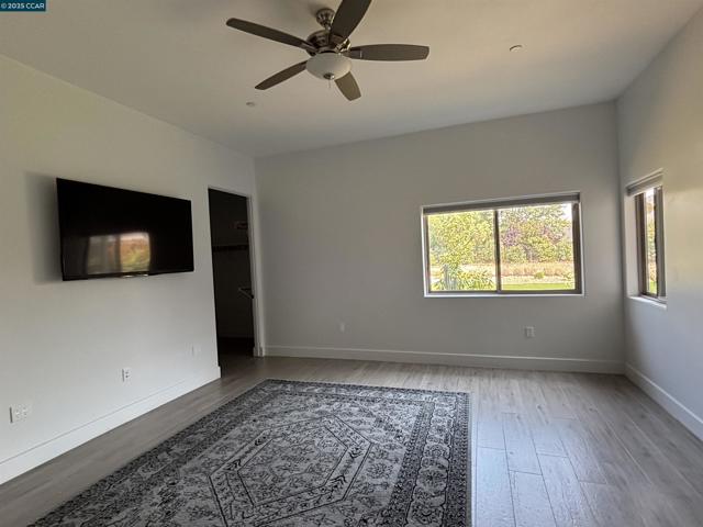 121 Blue Oak Ct, Copperopolis CA: https://media.crmls.org/mediaz/da39ec0a-a2d9-4810-8bb9-9bfc005d84b7.jpg