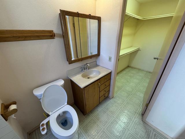 10490 Stanfield Cir, San Diego CA: https://media.crmls.org/mediaz/da39f12d-9a5c-4330-8e2f-a98ae613aae1.jpg