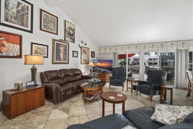 9 Catpaw Cape, Coronado CA: https://media.crmls.org/mediaz/da3a67e2-6b11-4256-bd6d-0389c21ebb4b.jpg
