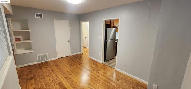 3009 Park Blvd, Oakland CA: https://media.crmls.org/mediaz/da3a8965-55cc-4cea-9ca4-2587e217033a.jpg