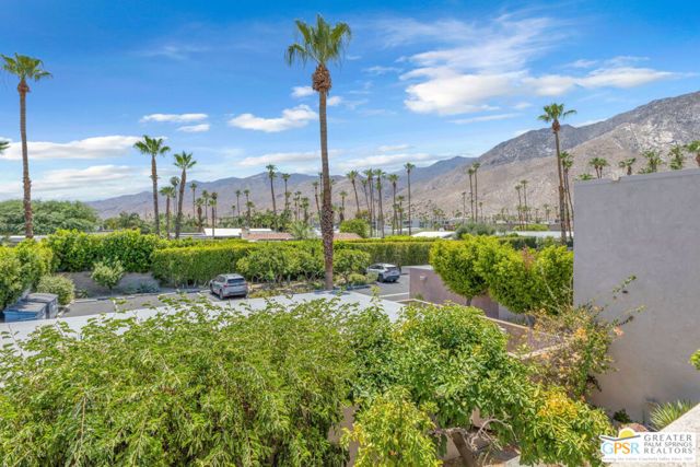 2696 S Sierra Madre, Palm Springs CA: https://media.crmls.org/mediaz/da3aec73-4fc6-4bf8-8aa3-f9fe395776f6.jpg