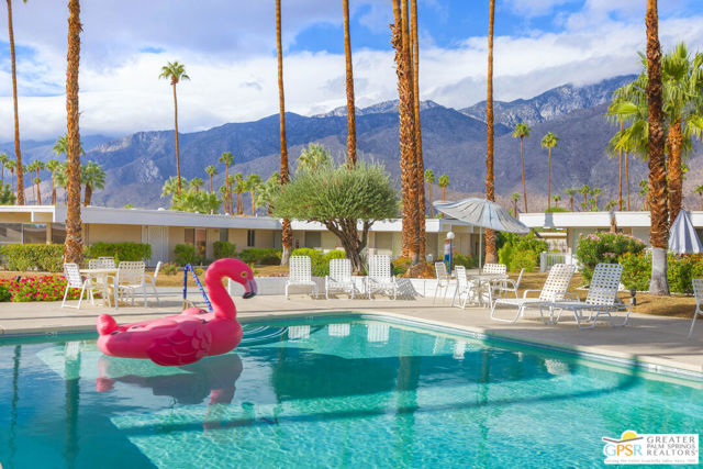 2033 E Ramon Road, Palm Springs CA: https://media.crmls.org/mediaz/da3b257c-a20e-4501-93f0-208e85dc0936.jpg