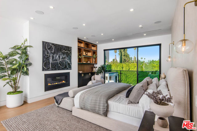 4544 Woodley Avenue, Encino CA: https://media.crmls.org/mediaz/da3b7413-798f-48e4-9975-afe0ba5a7eef.jpg