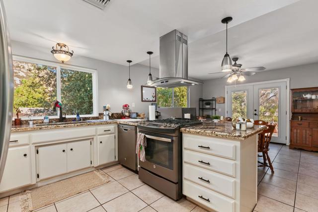 25119 Como Esta Court, Ramona CA: https://media.crmls.org/mediaz/da3ba041-09b1-46a6-acd0-46975c22b109.jpg
