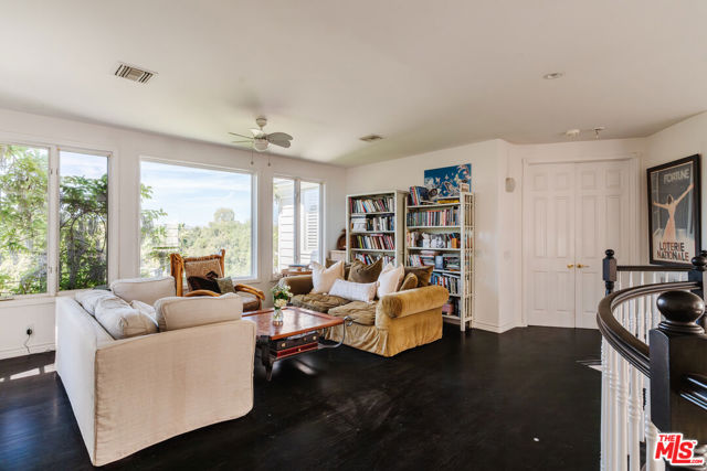 4244 Balcony Drive, Calabasas CA: https://media.crmls.org/mediaz/da3d5791-5386-488b-8b8c-6bb6b8d33bcf.jpg