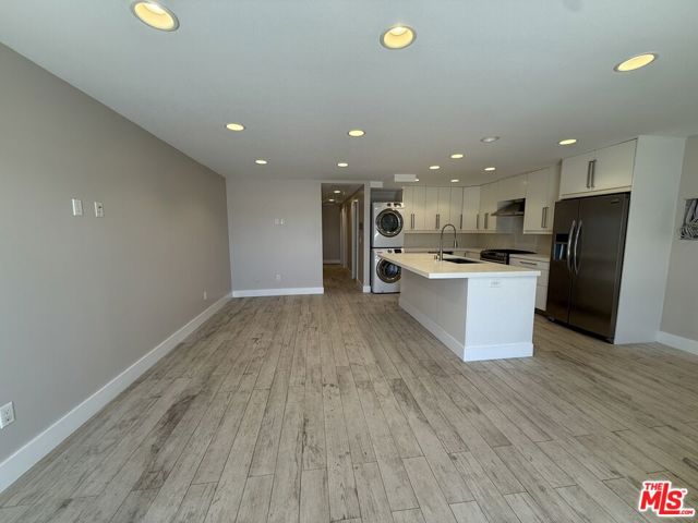 6955 Trolleyway, Playa del Rey CA: https://media.crmls.org/mediaz/da3da3a0-5c5b-4690-85a3-b78b0d349ea9.jpg