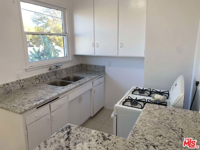 13524 Vanowen Street photo 8