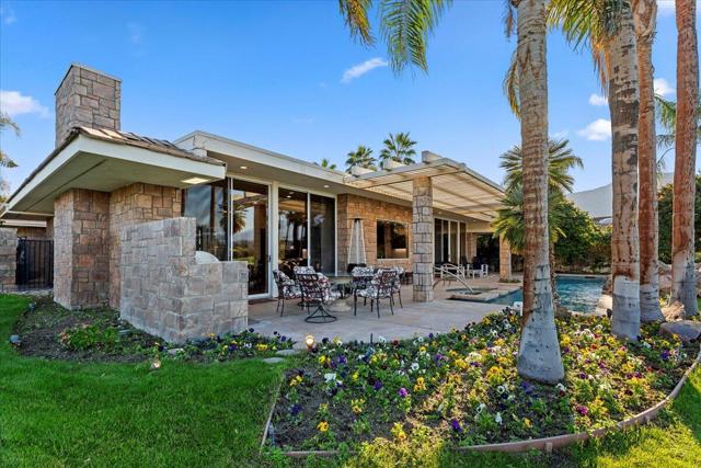 2 Deerfield Court, Rancho Mirage CA: https://media.crmls.org/mediaz/da3e5d68-0db4-48c7-a67f-a129aac274a0.jpg