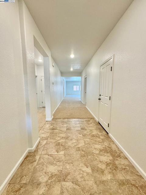 597 Pendragon St, Manteca CA: https://media.crmls.org/mediaz/da3e87c9-6cc4-42ff-880b-9192f8b12906.jpg
