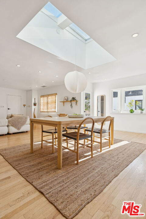 1491 Oak Grove Drive, Los Angeles CA: https://media.crmls.org/mediaz/da3f025a-1d13-4dd9-b621-c2648522b119.jpg