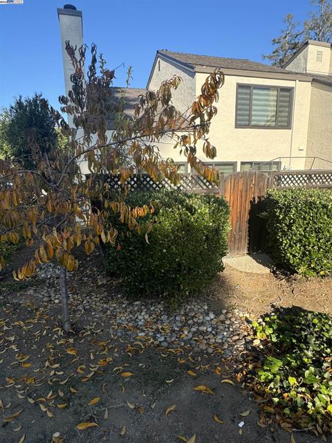 6649 Bunker Hill Ct, San Jose CA: https://media.crmls.org/mediaz/da3f8e0d-54b5-42ec-a12e-2d0d1095b63b.jpg