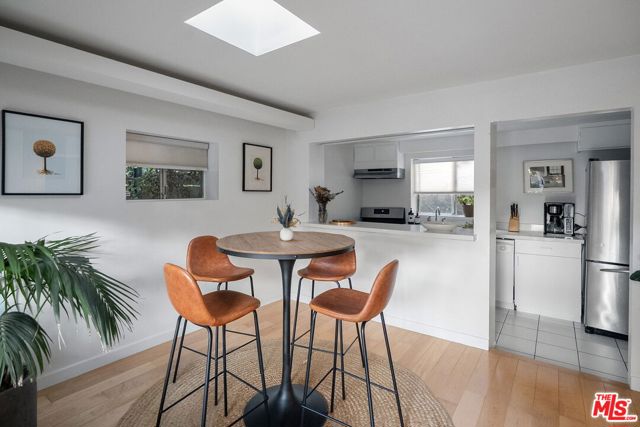 626 Pacific Street, Santa Monica CA: https://media.crmls.org/mediaz/da3fa87f-77f1-4f6e-acec-bfe1554b452d.jpg