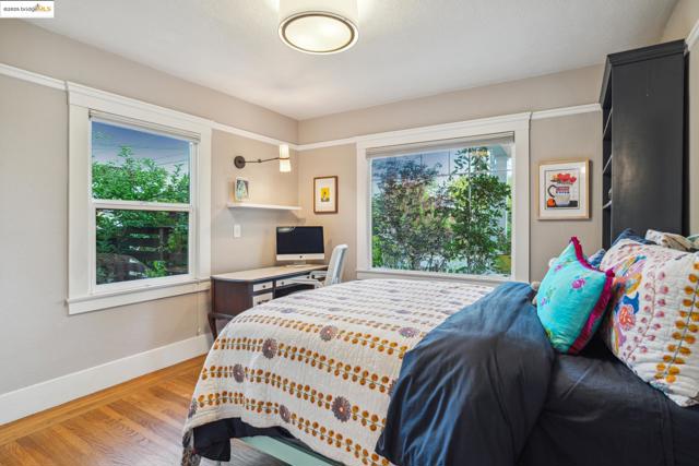 3701 Midvale Ave, Oakland CA: https://media.crmls.org/mediaz/da401a8d-a7ee-4aee-bd05-115a50e5945a.jpg
