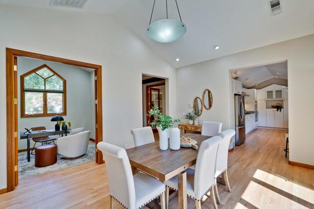 1625 Hazelaar Way, Los Altos CA: https://media.crmls.org/mediaz/da402344-a6ef-4028-9951-0ecd26c248c6.jpg