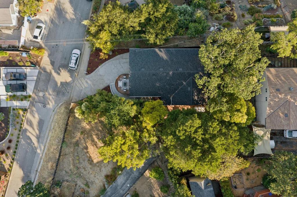 https://media.crmls.org/mediaz/da402c2c-c852-41f0-9172-f513e0dd5ca3.jpg?preset=X-Large