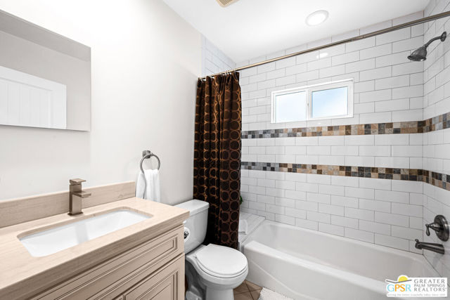 13435 Erwin Street photo 21