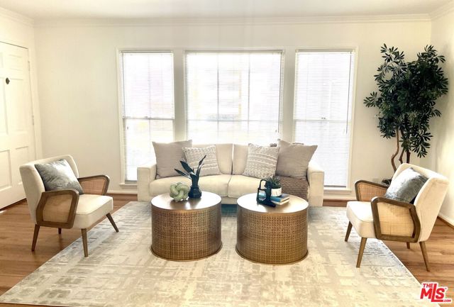 15218 Dickens Street, Sherman Oaks CA: https://media.crmls.org/mediaz/da4103eb-b4b8-464f-86ad-9887379d24b9.jpg