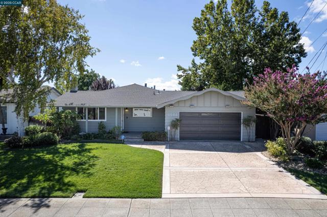 6944 Cedar Ln, Dublin CA: https://media.crmls.org/mediaz/da414704-278d-4d03-99dd-002c7bc9c667.jpg