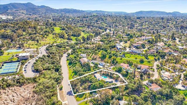 1131 Vale Terrace Dr, Vista CA: https://media.crmls.org/mediaz/da41b54c-e961-456e-a7d1-1b489b74f1be.jpg