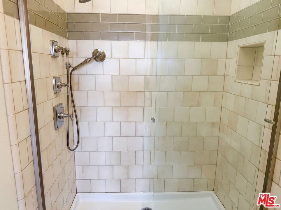 https://media.crmls.org/mediaz/da4214c2-1b25-4a3d-804e-8c21ab64fb9b.jpg?preset=X-Large