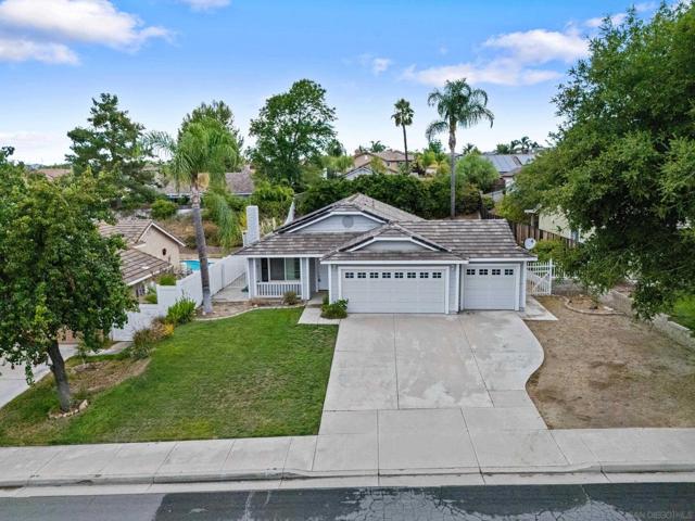 39493 Diego dr, Temecula CA: https://media.crmls.org/mediaz/da4218d6-7d6a-4df4-94c3-9e3a95685bc3.jpg