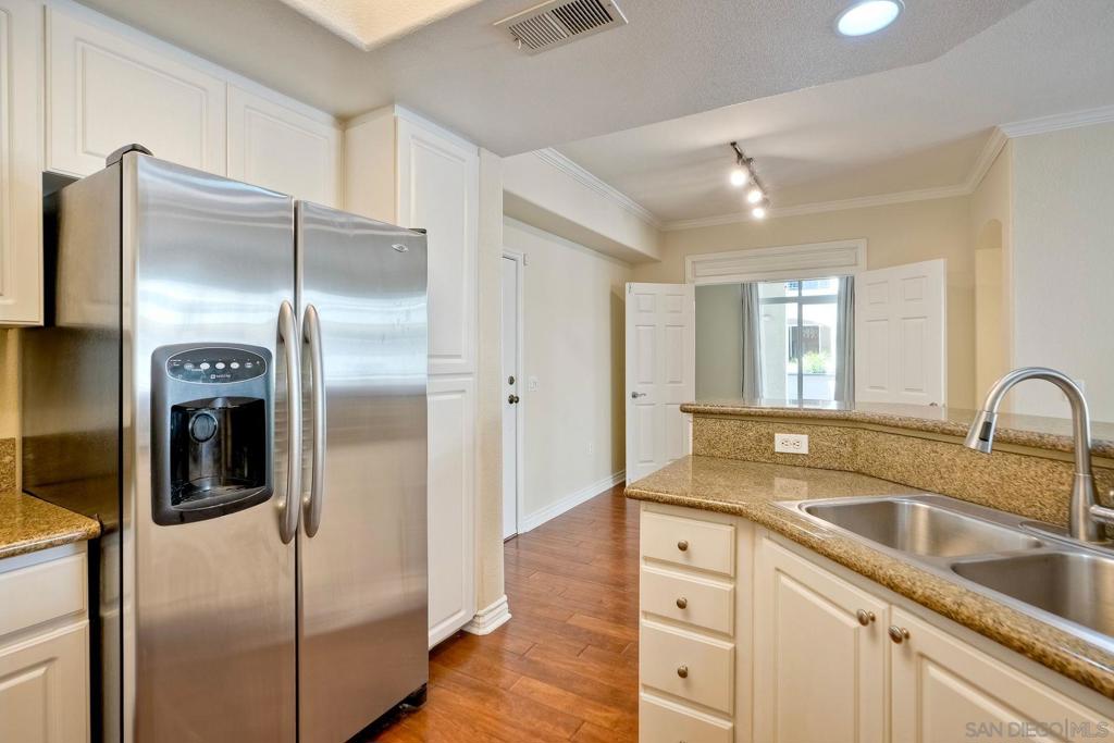 9253 Regents Road - photo 6